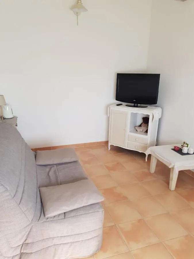 Mas Clement - Chambre Et Table D'Hotes LʼIsle-sur-la-Sorgue 0*,